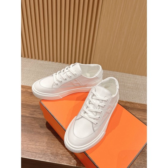 Skateboard shoes