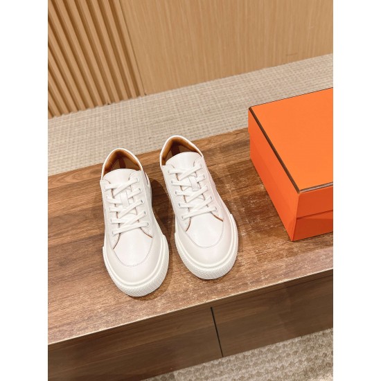 Skateboard shoes