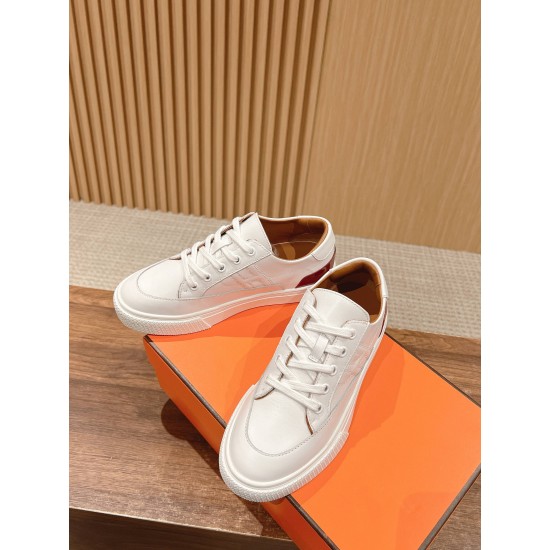 Skateboard shoes