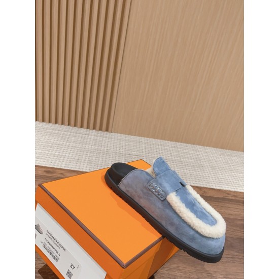 Plush slippers