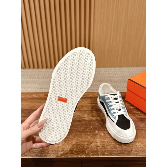 Skateboard shoes
