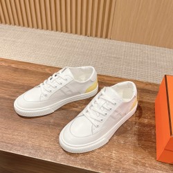 Skateboard shoes