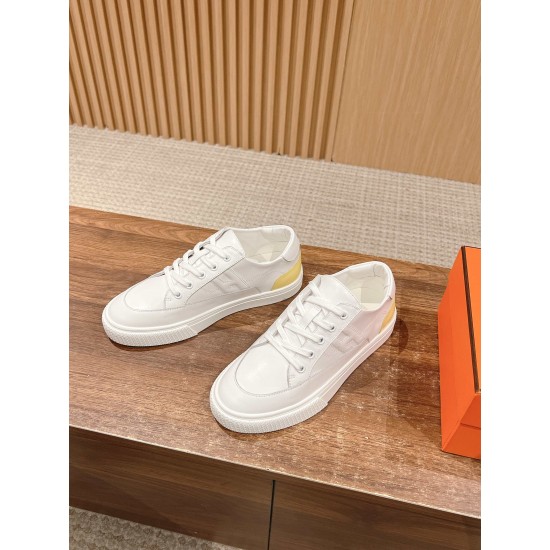 Skateboard shoes