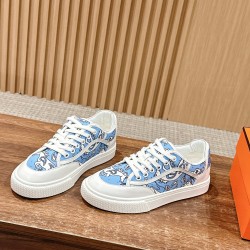 Skateboard shoes