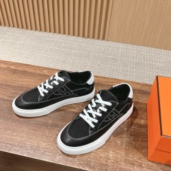 Skateboard shoes