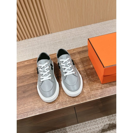 Skateboard shoes