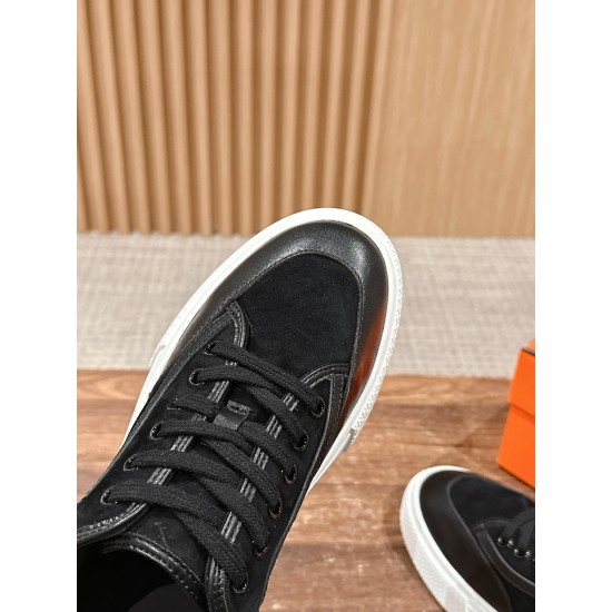 Skateboard shoes