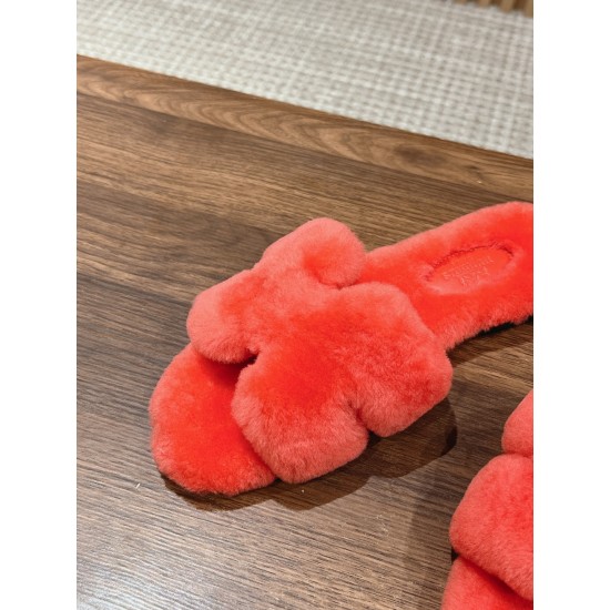 Plush slippers