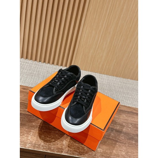 Skateboard shoes