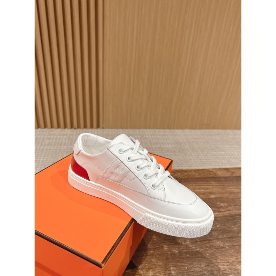 Skateboard shoes