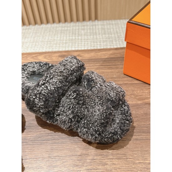  Cake Hair Slippers