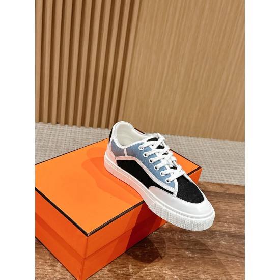 Skateboard shoes