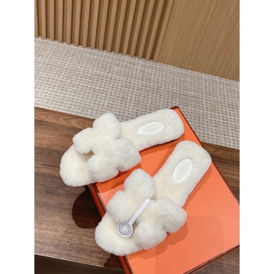 Plush slippers