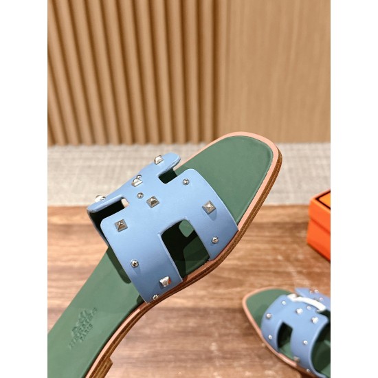 H slippers