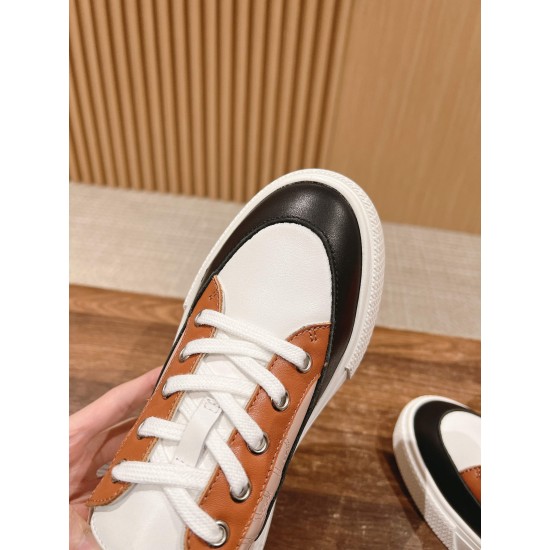 Skateboard shoes