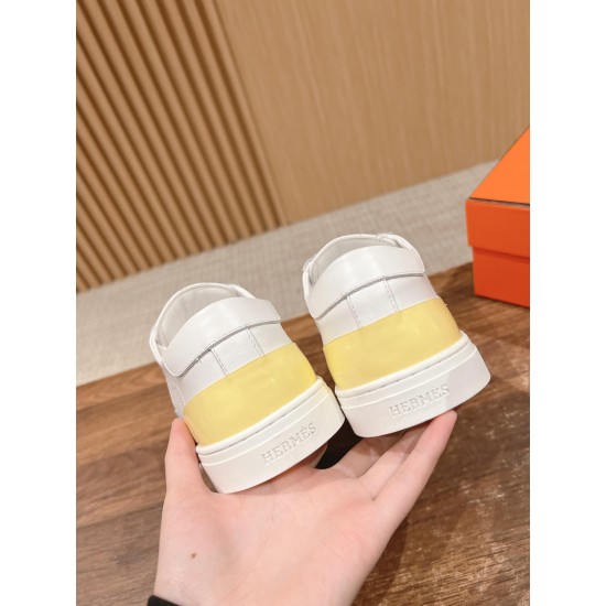Skateboard shoes