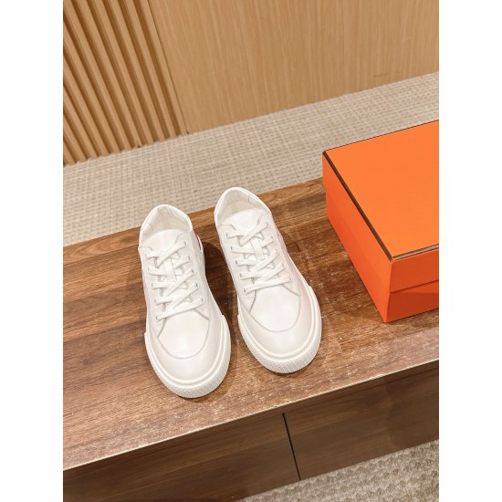 Skateboard shoes