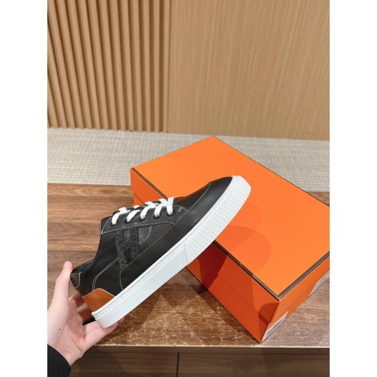 Skateboard shoes