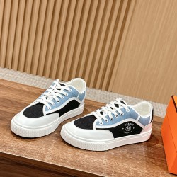 Skateboard shoes