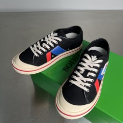 canvas shoe