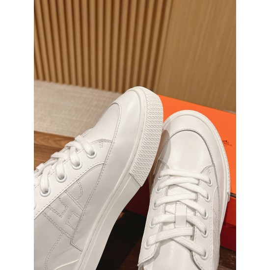 Skateboard shoes