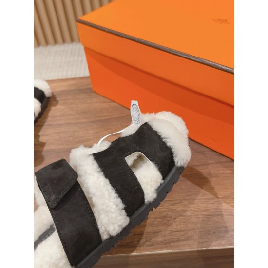  Cake Hair Slippers
