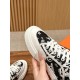 Skateboard shoes