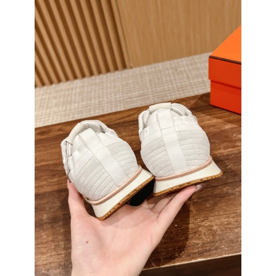 De Xun Shoes