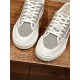 Skateboard shoes