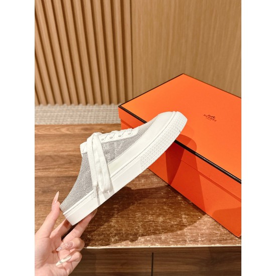 H lace up slippers