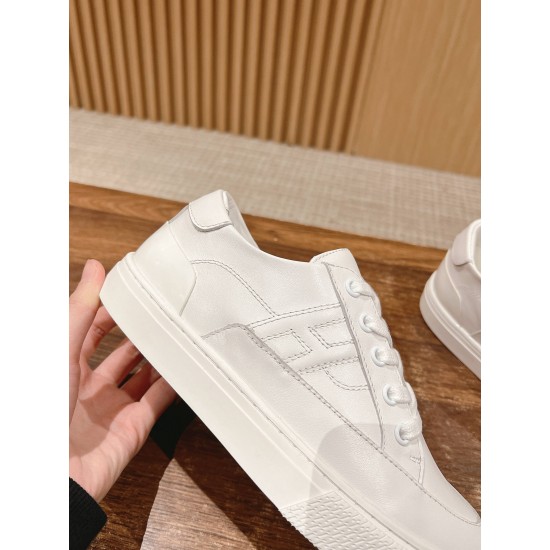 Skateboard shoes
