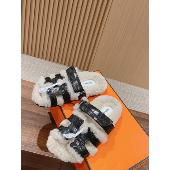  Cake Hair Slippers