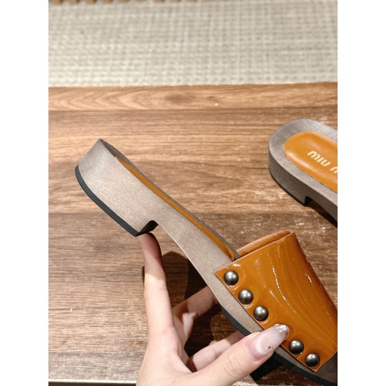 slippers