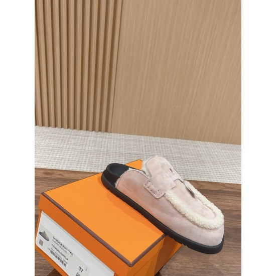 Plush slippers