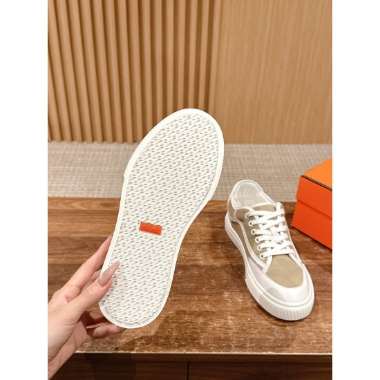 Skateboard shoes