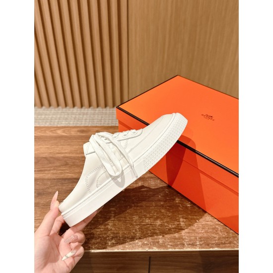 H lace up slippers