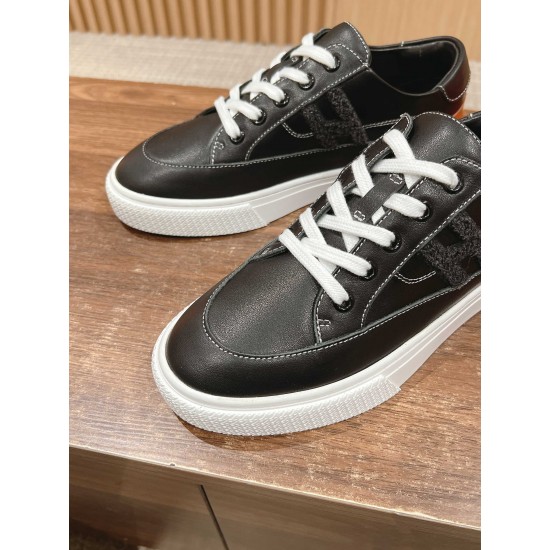 Skateboard shoes