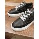 Skateboard shoes