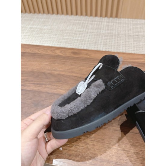 Plush slippers