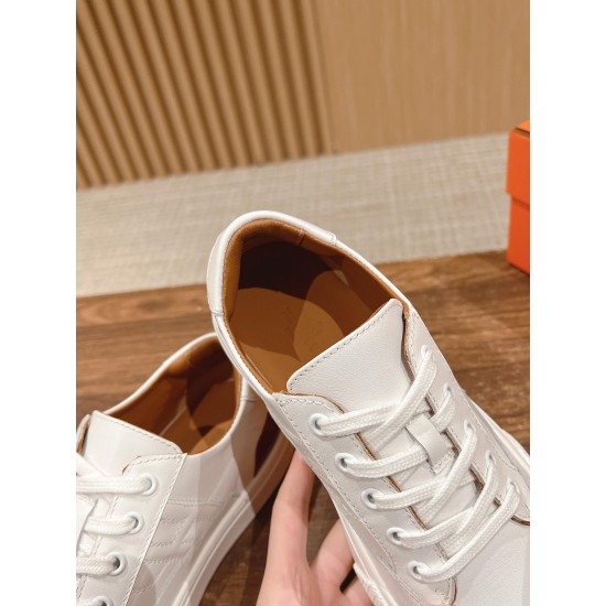 Skateboard shoes