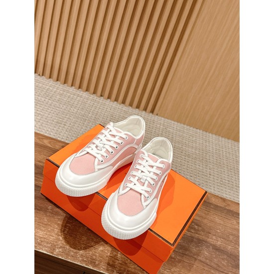 Skateboard shoes