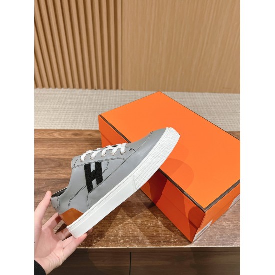 Skateboard shoes