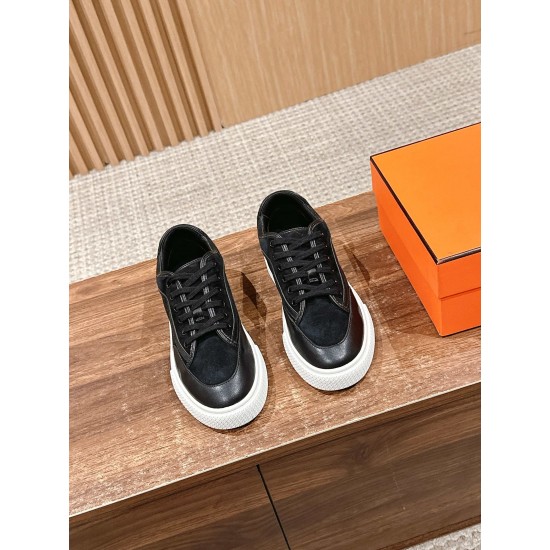 Skateboard shoes