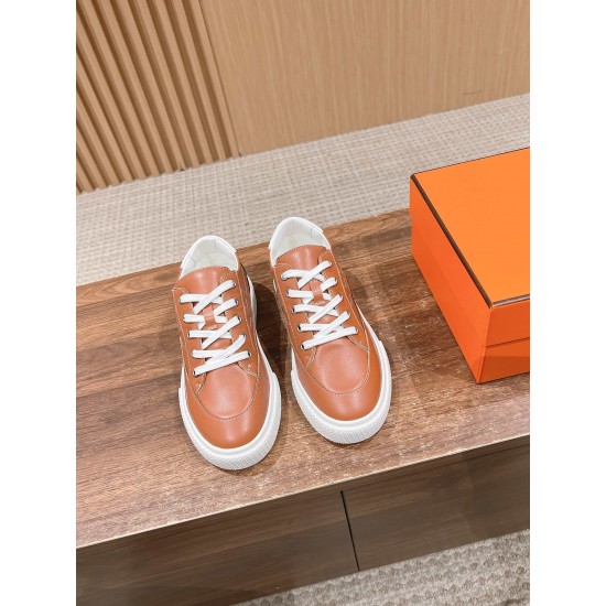 Skateboard shoes