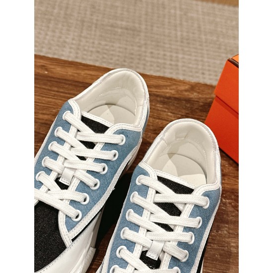 Skateboard shoes