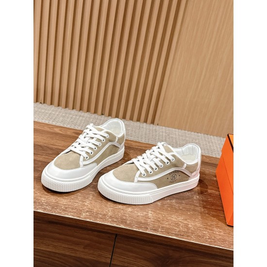 Skateboard shoes