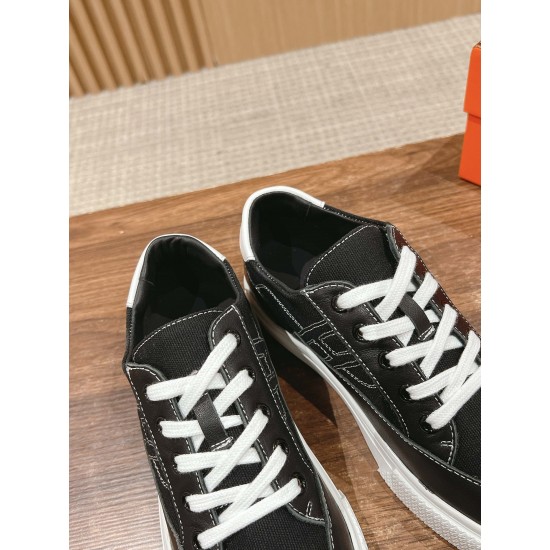 Skateboard shoes