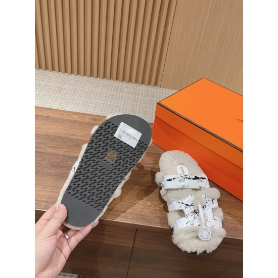  Cake Hair Slippers