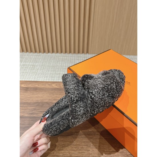  Cake Hair Slippers