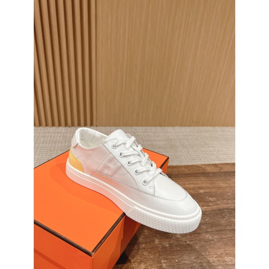Skateboard shoes